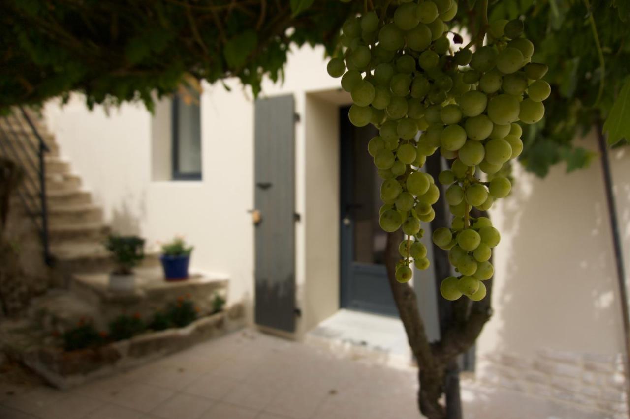 Gites Du Mas De Surlan Chantemerle-les-Bles Exterior photo