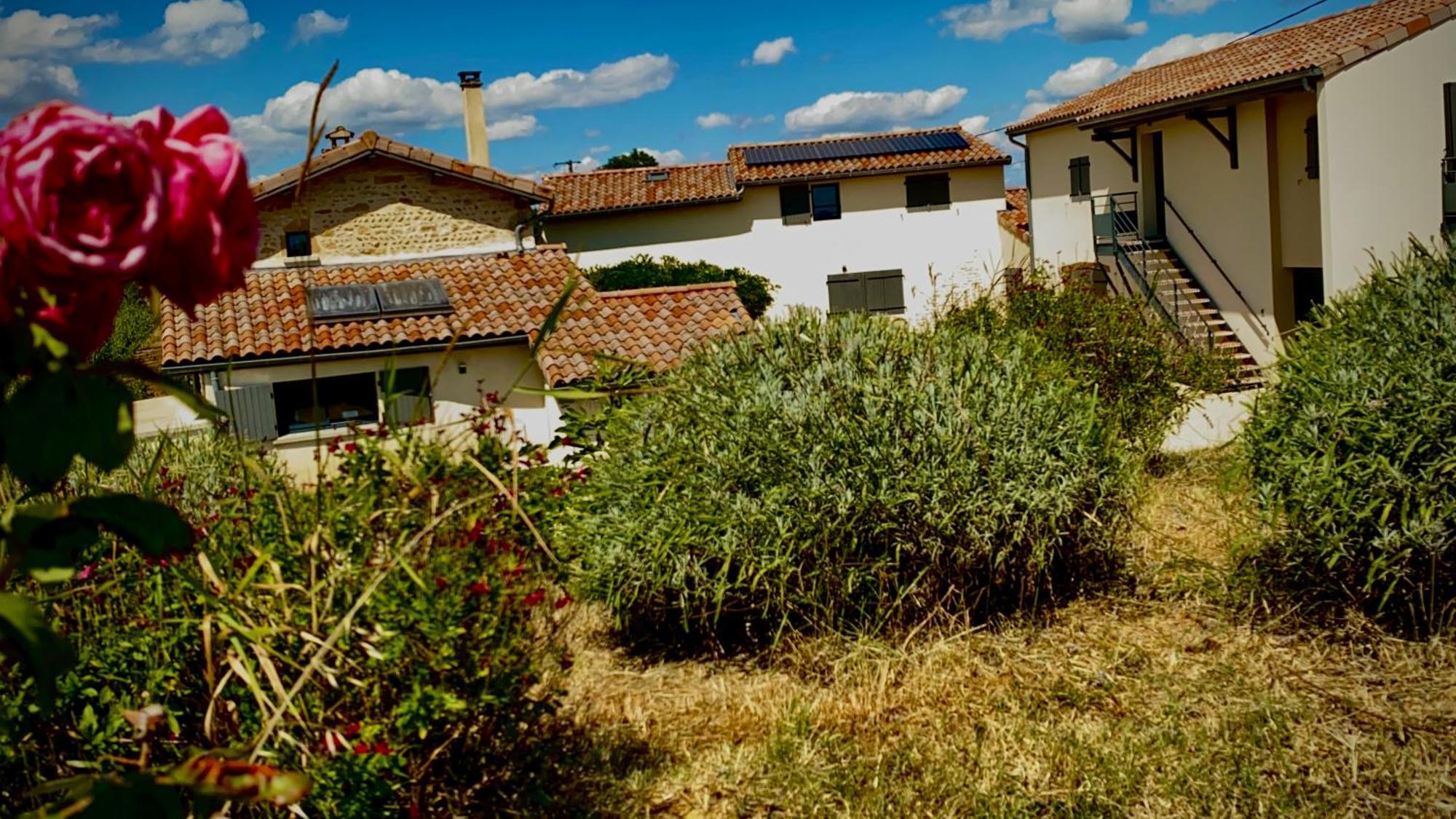 Gites Du Mas De Surlan Chantemerle-les-Bles Exterior photo